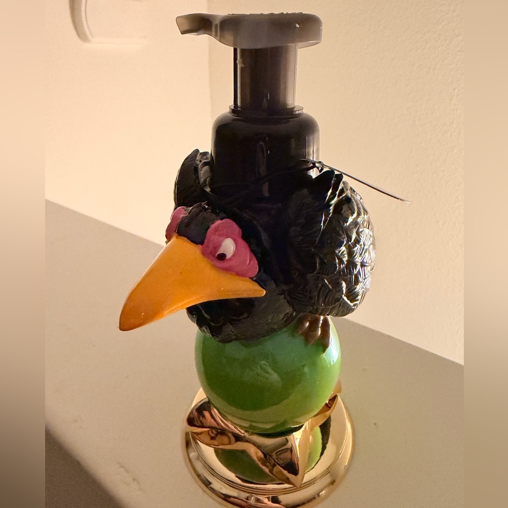 Maleficent Diablo Raven Soap Dispenser Bath & Body Works x Disney Villians - Picture 3 of 8